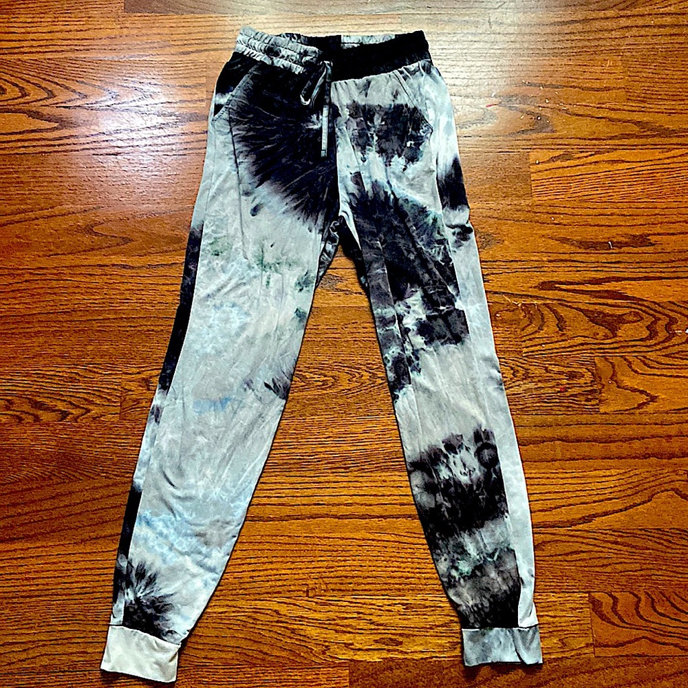 Nice and comfortable sweatpants. Great for the winter or anything else.